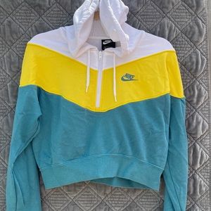 Nike crop 1/4 zip size Medium